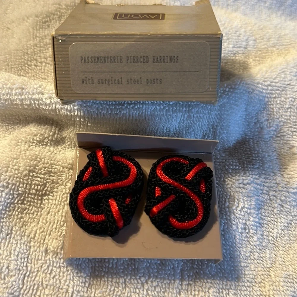 Avon Vintage 1990 Passementerie Pierced Earrings Red/Black
